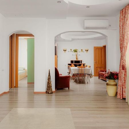 Heart Of Downtown 3 Rooms Apartment Self Check In Bucharest Exterior photo