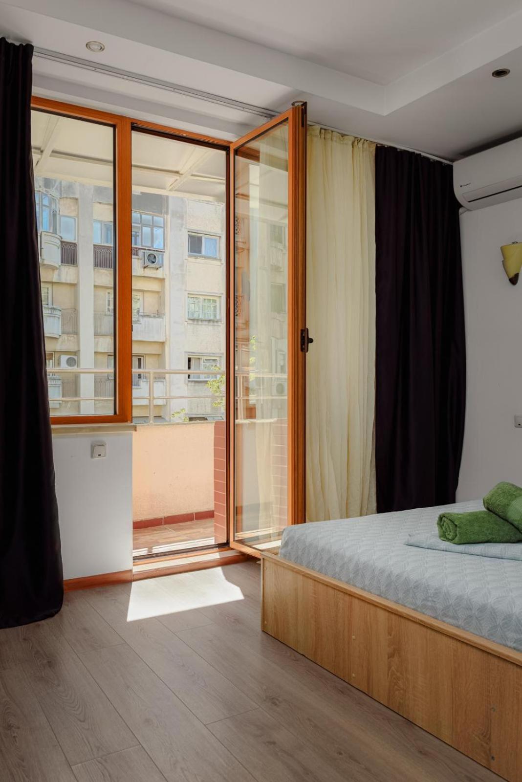 Heart Of Downtown 3 Rooms Apartment Self Check In Bucharest Exterior photo